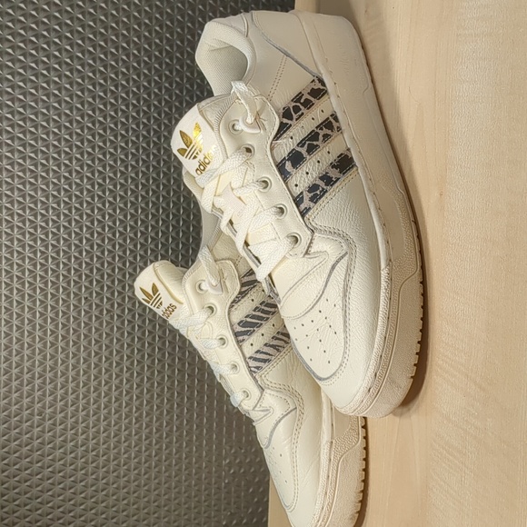 Adidas sneakers leather - Picture 3 of 8